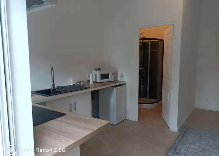 Bordeaux, Proximite To Tram A Мериньяк